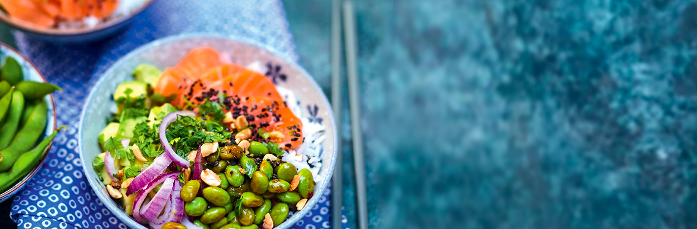 Un poke bowl au saumon